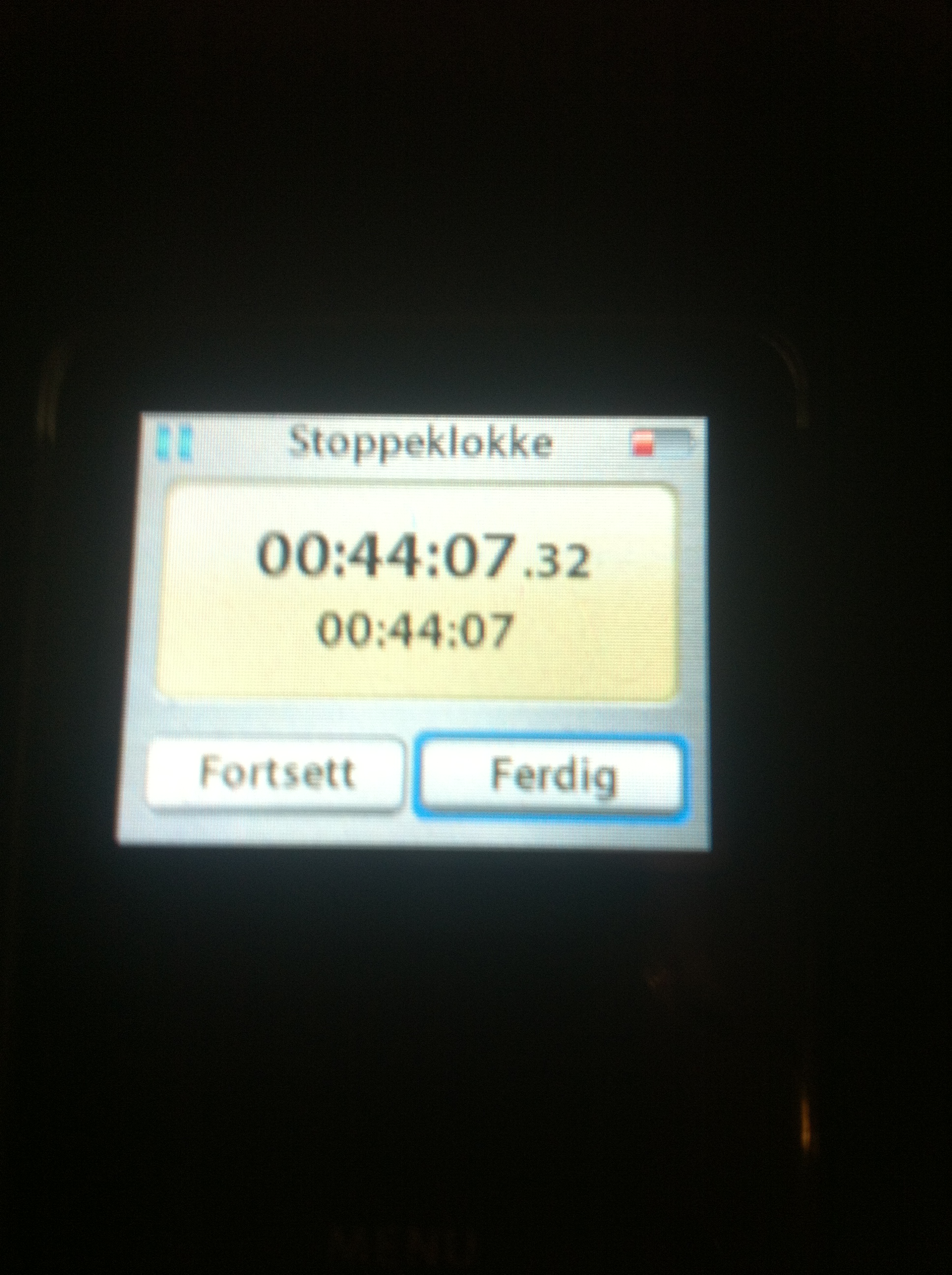 Photo of an iPod Nano with the stopwatch active, showing the time 00:44:07.32